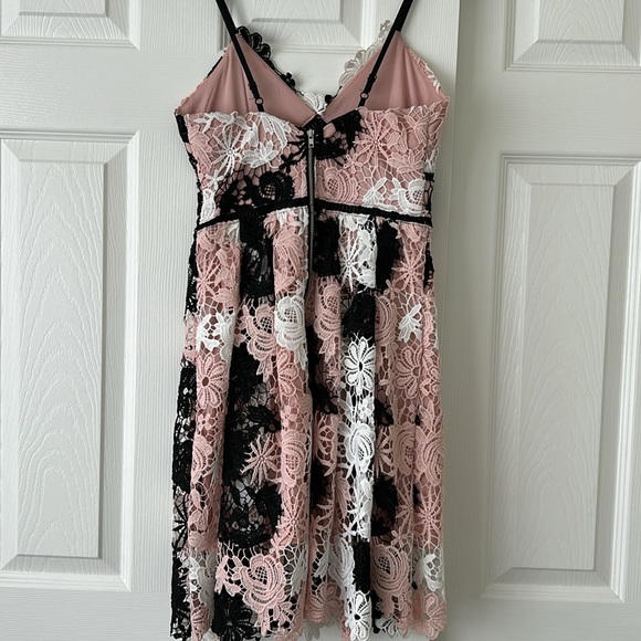 AQUA Bloomingdale’s Multi Lace Empire Waist Cami Dress Pink/White/Black Size XS - Picture 4 of 5